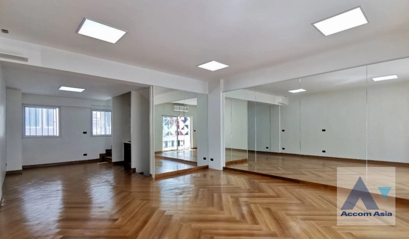  Park Avenue Townhouse  5 Bedroom for Rent BTS Ekkamai in Sukhumvit Bangkok