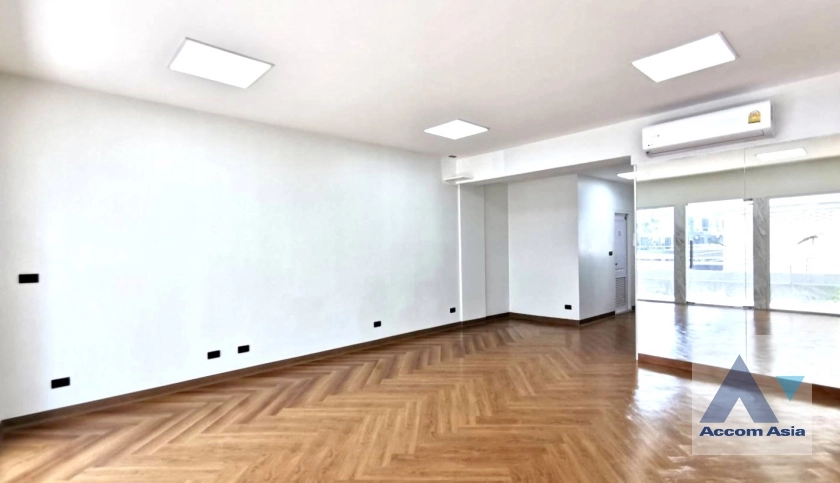 6  5 br Townhouse For Rent in Sukhumvit ,Bangkok BTS Ekkamai at Park Avenue AA18595