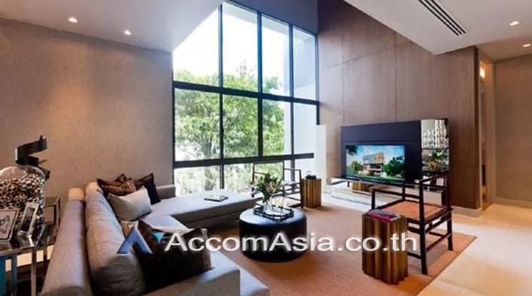  4 Bedrooms  House For Sale in Ratchadapisek, Bangkok  near MRT Thailand Cultural Center (AA18596)