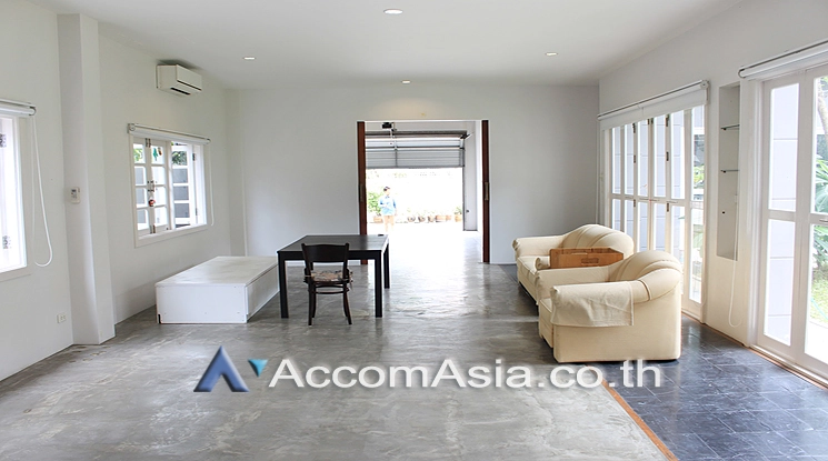  1  4 br House For Rent in Sukhumvit ,Bangkok BTS Ekkamai AA18598