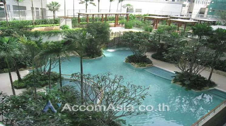  3 Bedrooms  Condominium For Rent in Ploenchit, Bangkok  near BTS Ratchadamri (AA18618)