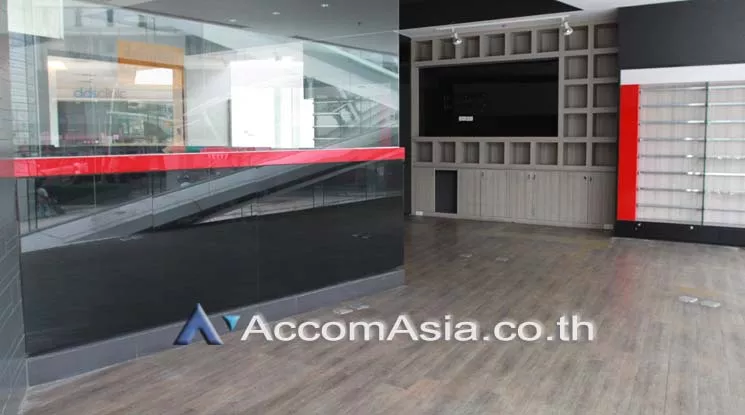 unit Retail / showroom For Rent in Sukhumvit, Bangkok  near BTS Ekkamai (AA18628)