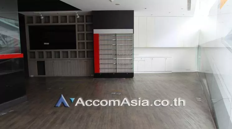 unit Retail / showroom For Rent in Sukhumvit, Bangkok  near BTS Ekkamai (AA18628)