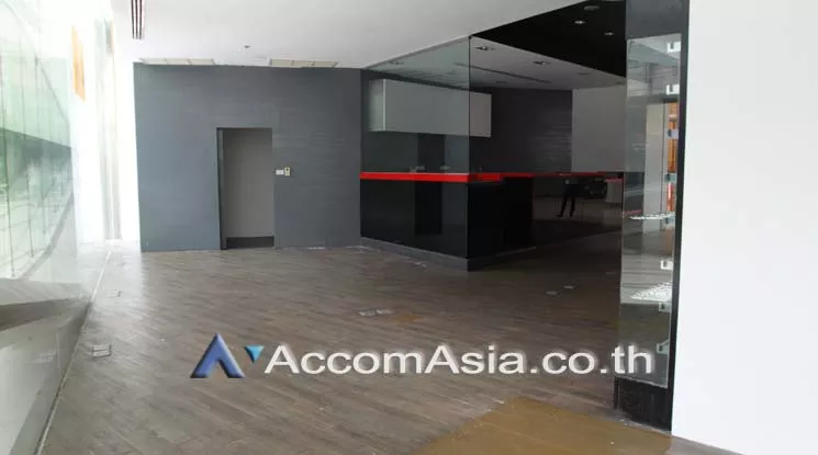 8  Retail / Showroom For Rent in Sukhumvit ,Bangkok BTS Ekkamai at Retail Space in Bangkok AA18628