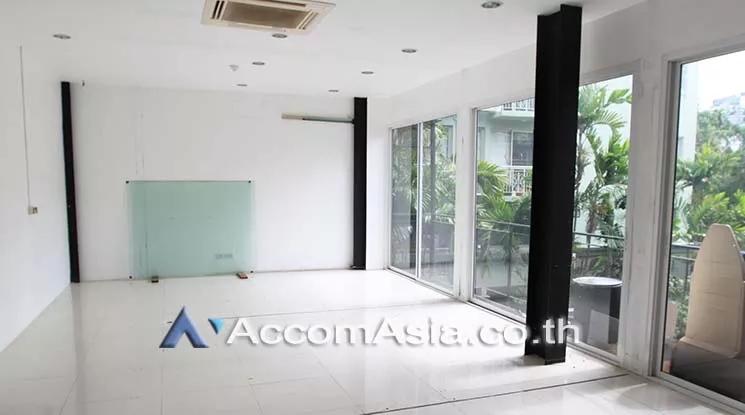  1  Retail / Showroom For Rent in Sukhumvit ,Bangkok BTS Thong Lo at 9.53 Community Mall AA18747