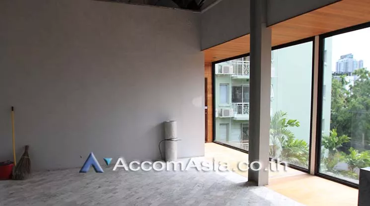 unit Retail / showroom For Rent in Sukhumvit, Bangkok  near BTS Thong Lo (AA18748)