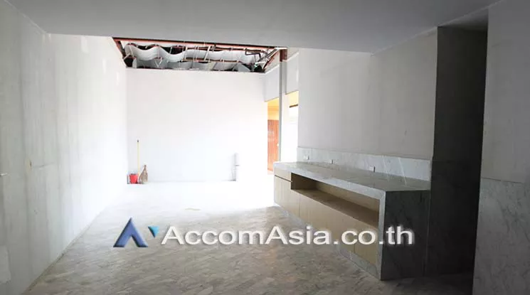 unit Retail / showroom For Rent in Sukhumvit, Bangkok  near BTS Thong Lo (AA18748)