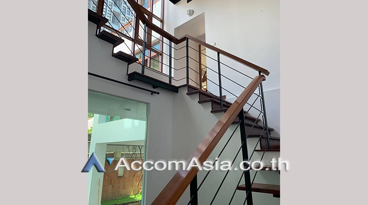 4  3 br House For Rent in sathorn ,Bangkok BTS Chong Nonsi AA18806