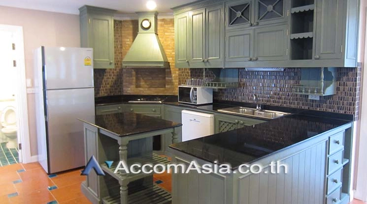 unit 4 Bedrooms  House For Rent in Bang Na, Bangkok  near BTS Bearing (AA18816)