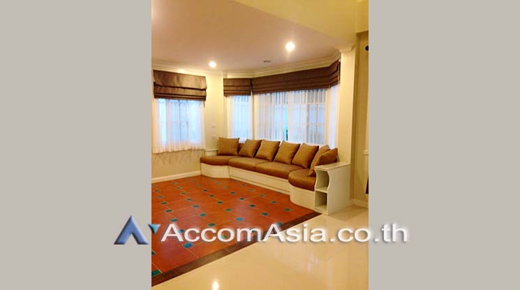  3 Bedrooms  House For Rent in Bangna, Bangkok  near BTS Bearing (AA18817)
