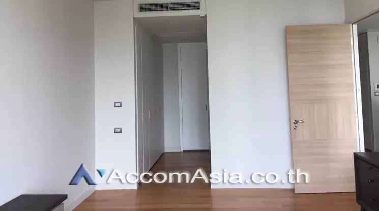  1 Bedroom  Condominium For Rent in Ploenchit, Bangkok  near BTS Chitlom (AA18818)