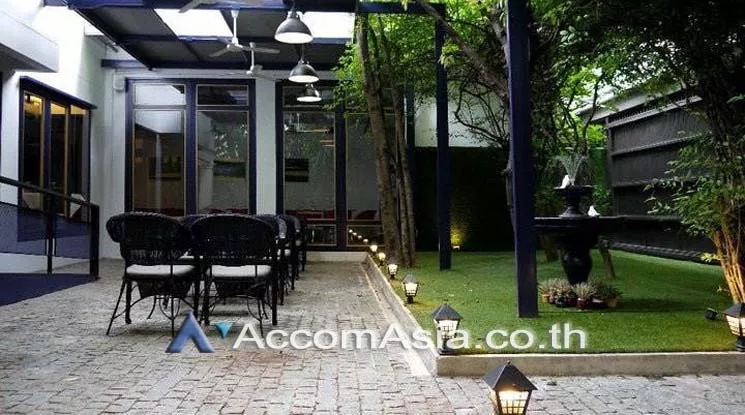 Home Office |  3 Bedrooms  House For Rent in Ploenchit, Bangkok  near BTS Chitlom (AA18836)
