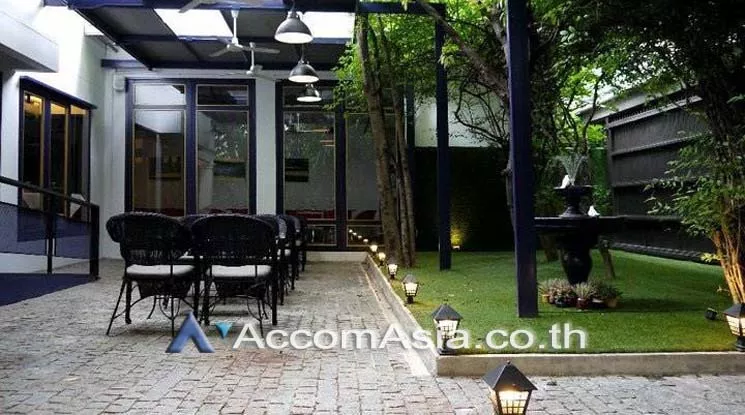  2  3 br House For Rent in Ploenchit ,Bangkok BTS Chitlom AA18836