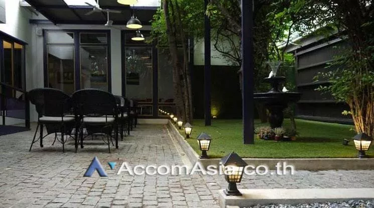  1  3 br House For Rent in ploenchit ,Bangkok BTS Chitlom AA18836