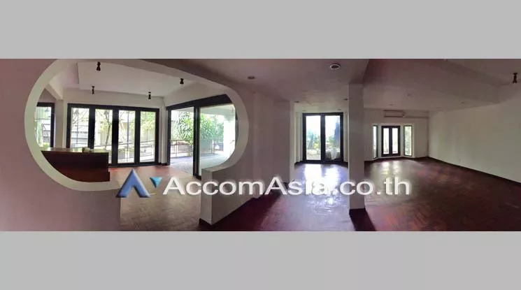 4  3 br House For Rent in ploenchit ,Bangkok BTS Chitlom AA18836