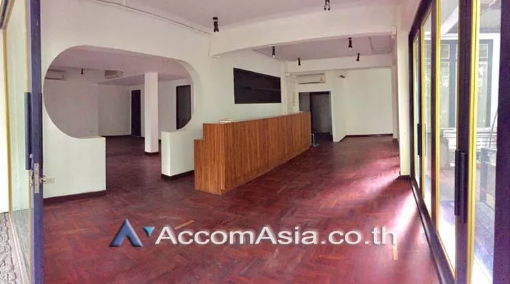 6  3 br House For Rent in Ploenchit ,Bangkok BTS Chitlom AA18836