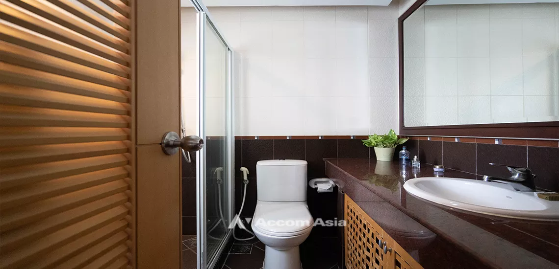 9  3 br Apartment For Rent in Sathorn ,Bangkok MRT Lumphini at Cozy and Convenient Apartment Near Garden Intl AA18838