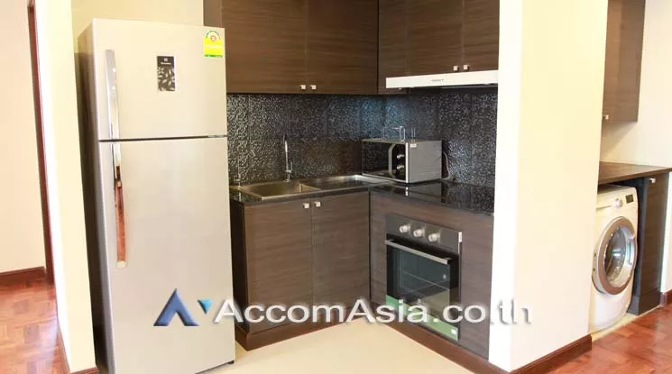 2 Bedrooms  Apartment For Rent in Ploenchit, Bangkok  near BTS Ploenchit (AA18845)