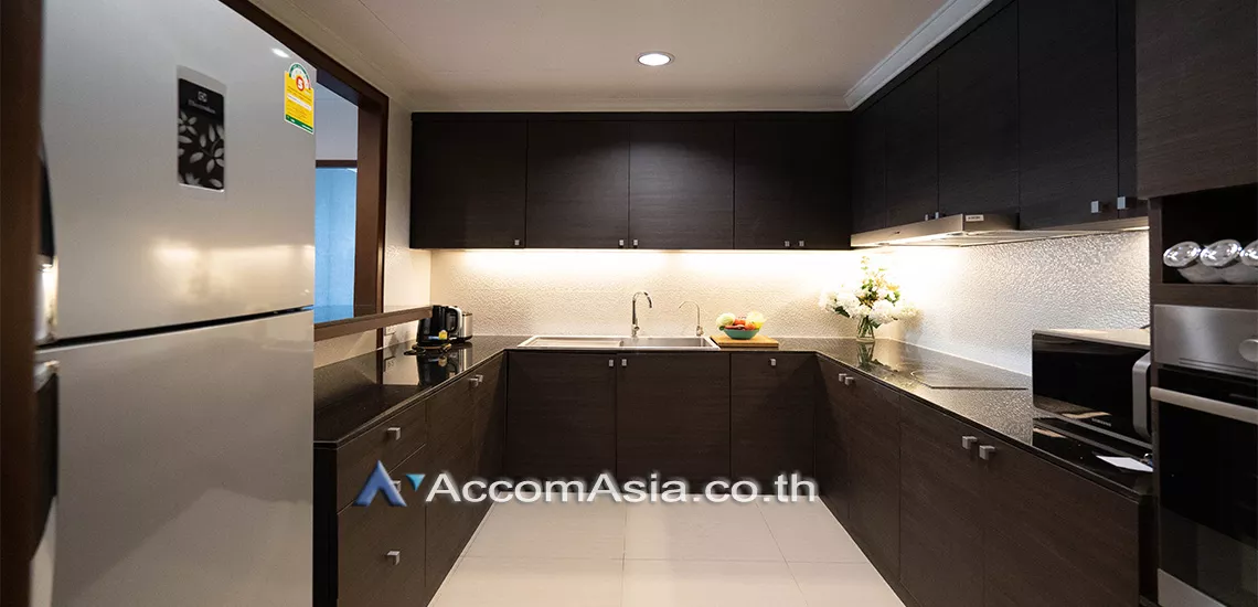  2 Bedrooms  Apartment For Rent in Ploenchit, Bangkok  near BTS Ploenchit (AA18846)