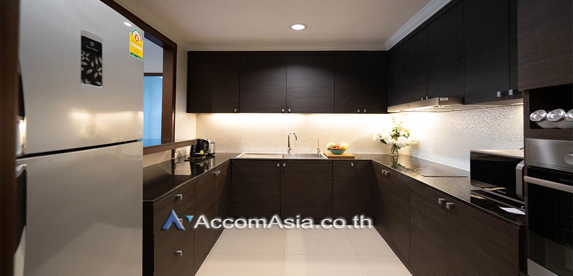 unit 2 Bedrooms  Apartment For Rent in Ploenchit, Bangkok  near BTS Ploenchit (AA18846)