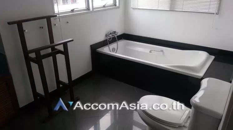 12  3 br Apartment For Rent in Sathorn ,Bangkok BTS Surasak at The spacious greenery apartment AA18849