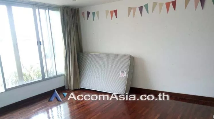 9  3 br Apartment For Rent in Sathorn ,Bangkok BTS Surasak at The spacious greenery apartment AA18849