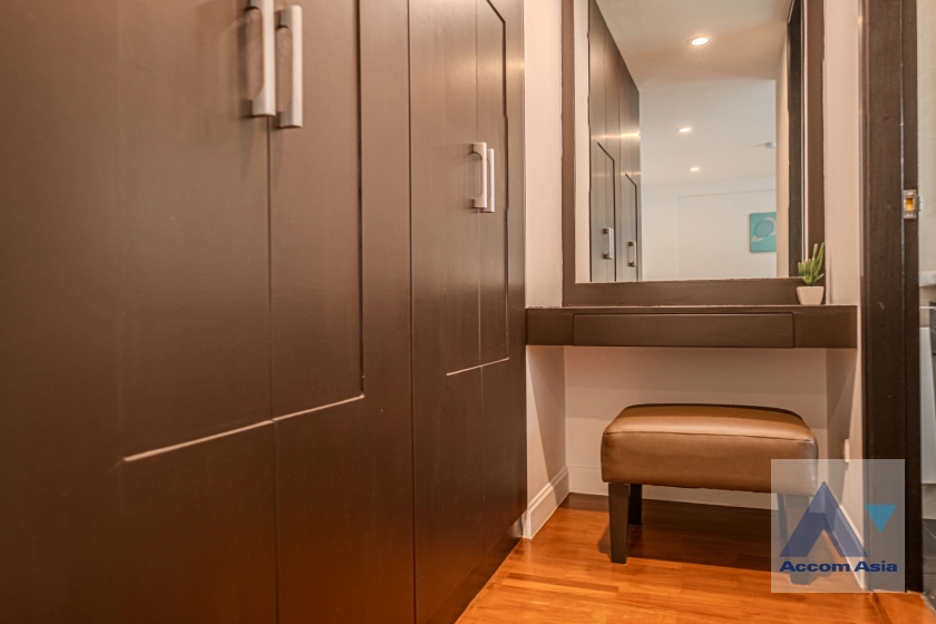 10  3 br Apartment For Rent in Silom ,Bangkok BTS Surasak at High-end Low Rise  AA18850