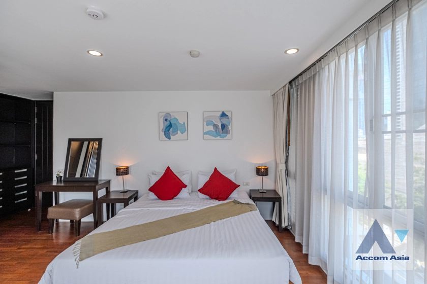 15  3 br Apartment For Rent in Silom ,Bangkok BTS Surasak at High-end Low Rise  AA18850