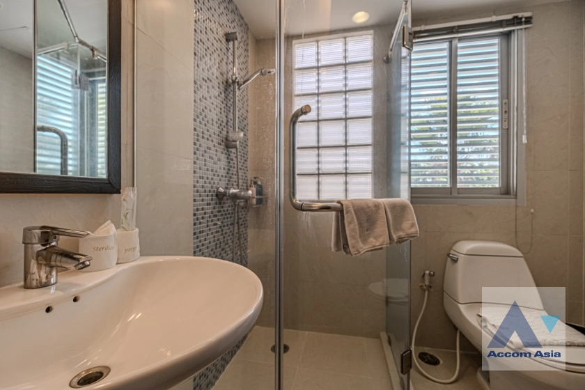 17  3 br Apartment For Rent in Silom ,Bangkok BTS Surasak at High-end Low Rise  AA18850