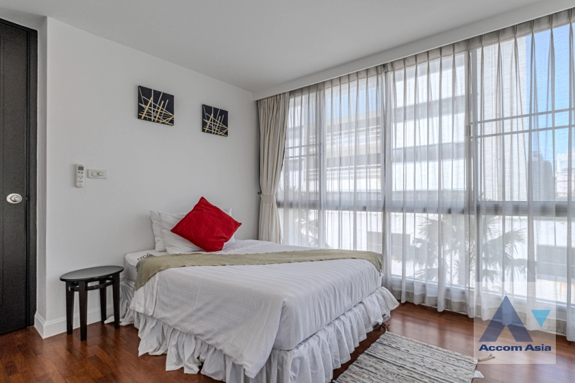 18  3 br Apartment For Rent in Silom ,Bangkok BTS Surasak at High-end Low Rise  AA18850