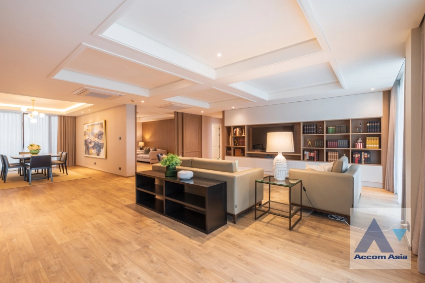 unit 3 Bedrooms  Apartment For Rent & Sale in Sukhumvit, Bangkok  near BTS Ekkamai (10284)