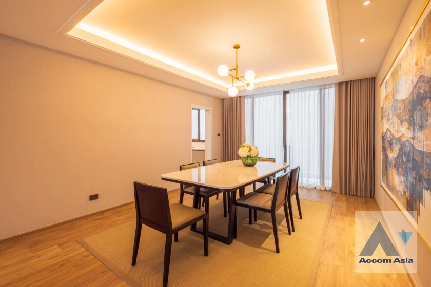 unit 3 Bedrooms  Apartment For Rent & Sale in Sukhumvit, Bangkok  near BTS Ekkamai (10284)