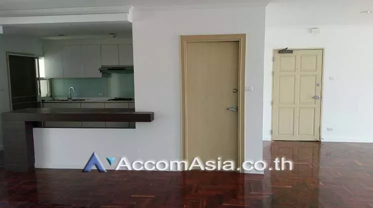 Pet friendly |  3 Bedrooms  Apartment For Rent in Sathorn, Bangkok  near BTS Chong Nonsi (AA18859)