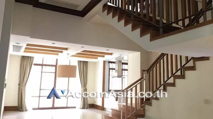 unit 4 Bedrooms  House For Rent in Sukhumvit, Bangkok  near BTS Phra khanong (AA18870)