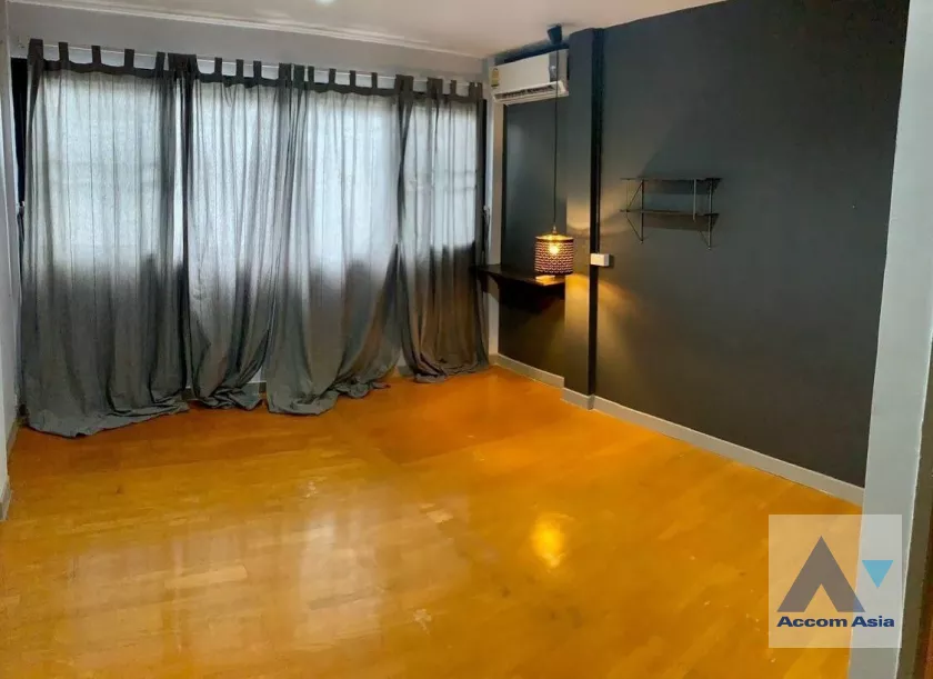 6  3 br Townhouse For Rent in sukhumvit ,Bangkok BTS Thong Lo AA18875