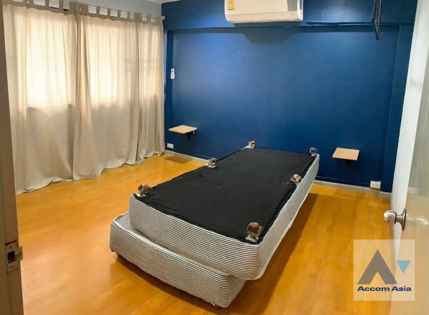 5  3 br Townhouse For Rent in Sukhumvit ,Bangkok BTS Thong Lo AA18875