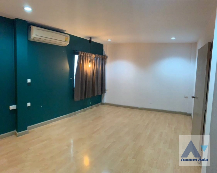 unit 3 Bedrooms  Townhouse For Rent in Sukhumvit, Bangkok  near BTS Thong Lo (AA18875)