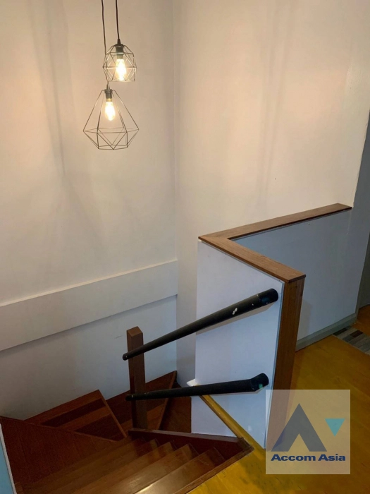 unit 3 Bedrooms  Townhouse For Rent in Sukhumvit, Bangkok  near BTS Thong Lo (AA18875)