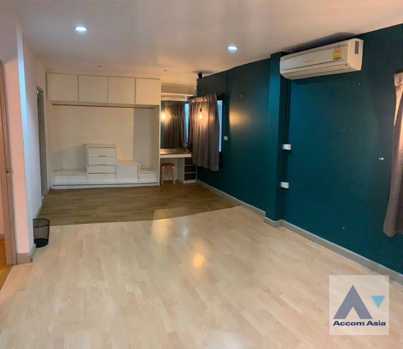  1  3 br Townhouse For Rent in Sukhumvit ,Bangkok BTS Thong Lo AA18875
