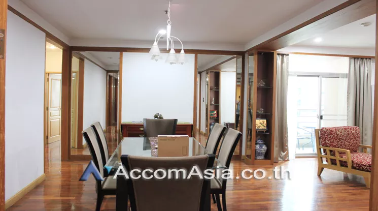 Pet friendly |  3 Bedrooms  Condominium For Rent in Ploenchit, Bangkok  near BTS Chitlom (21150)