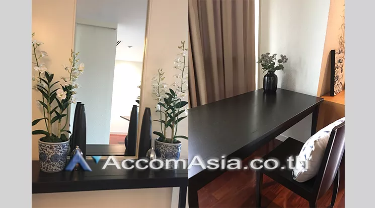  2 Bedrooms  Condominium For Rent in Ploenchit, Bangkok  near BTS Chitlom (AA18905)