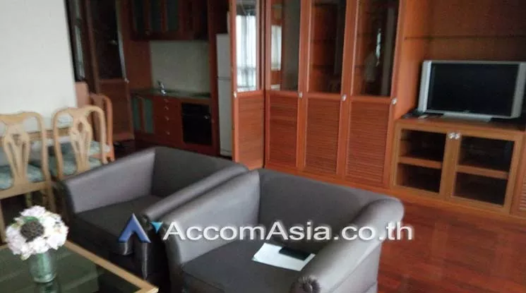unit 2 Bedrooms  Condominium For Rent in Ploenchit, Bangkok  near BTS Chitlom (AA18913)