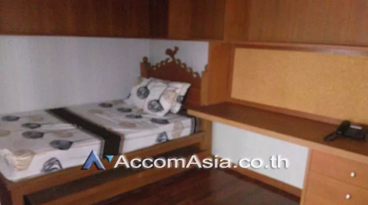  2 Bedrooms  Condominium For Rent in Ploenchit, Bangkok  near BTS Chitlom (AA18913)