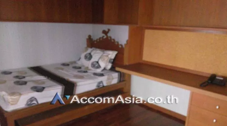 unit 2 Bedrooms  Condominium For Rent in Ploenchit, Bangkok  near BTS Chitlom (AA18913)