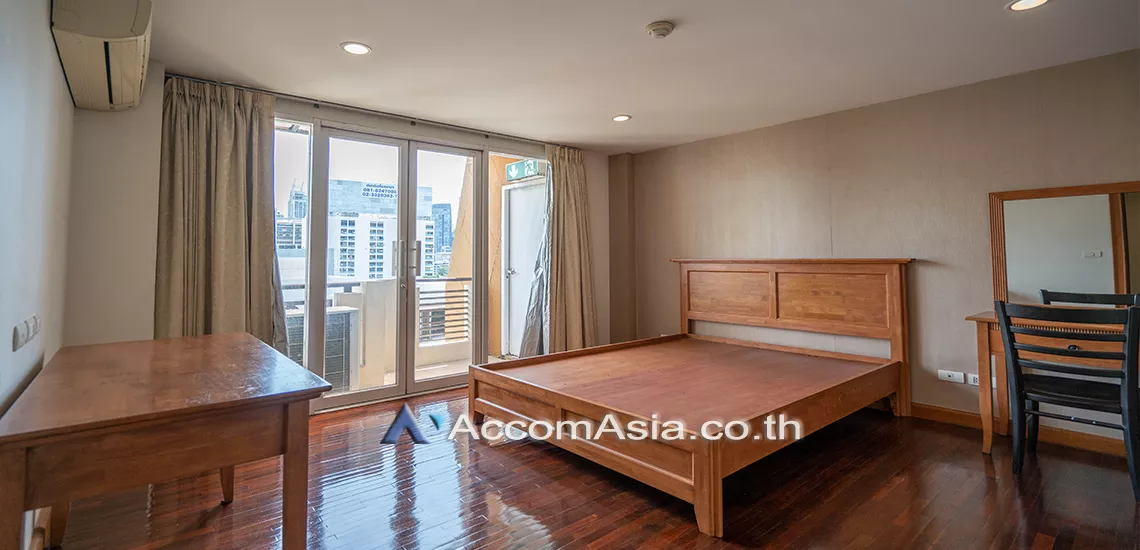 Pet friendly |  3 Bedrooms  Apartment For Rent in Ploenchit, Bangkok  near BTS Ploenchit (AA18930)