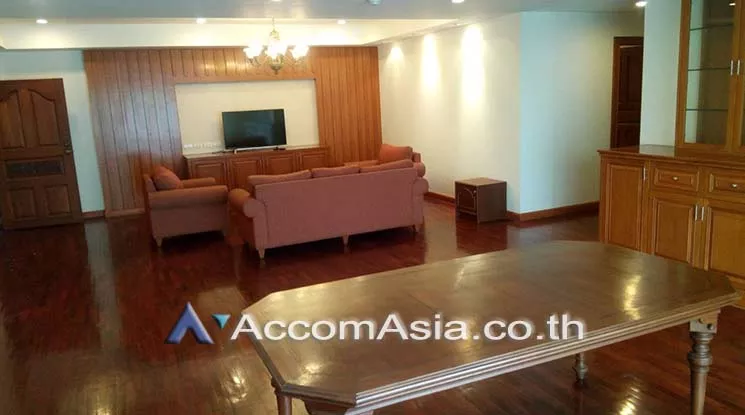 Pet friendly |  Classic Elegance Residence Apartment  3 Bedroom for Rent BTS Ploenchit in Ploenchit Bangkok
