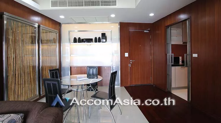 unit 2 Bedrooms  Condominium For Rent in Ploenchit, Bangkok  near BTS Ratchadamri (AA18934)