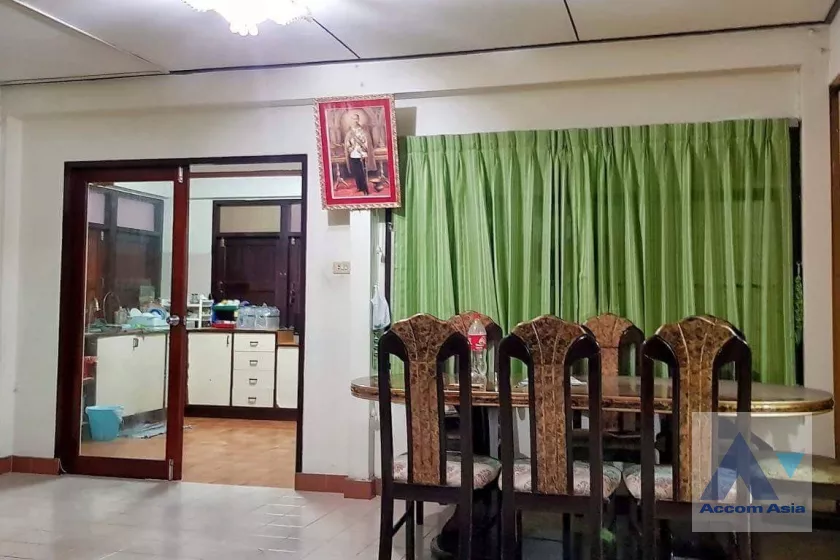 Home Office |  4 Bedrooms  House For Sale in Sukhumvit, Bangkok  near BTS Punnawithi (AA18936)