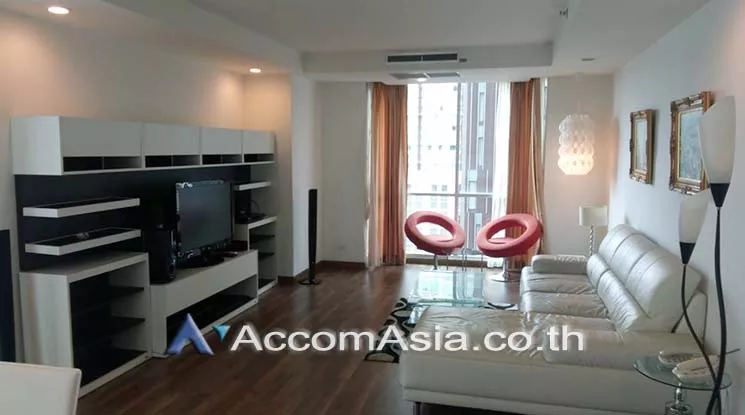  2 Bedrooms  Condominium For Rent in Ploenchit, Bangkok  near BTS Ratchadamri (AA18941)