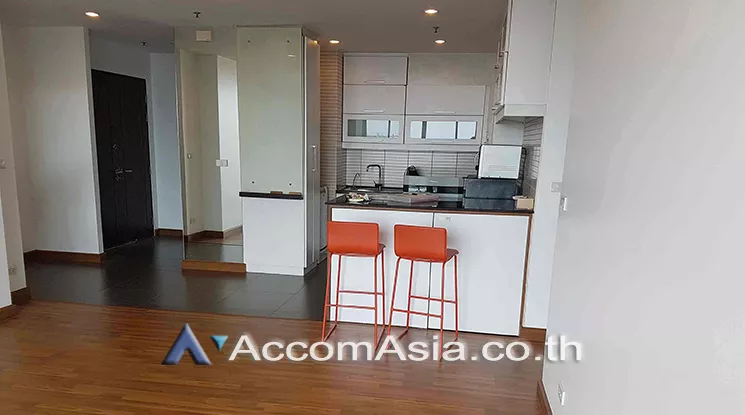  3 Bedrooms  Condominium For Rent in Sathorn, Bangkok  near BRT Wat Priwat (AA18947)